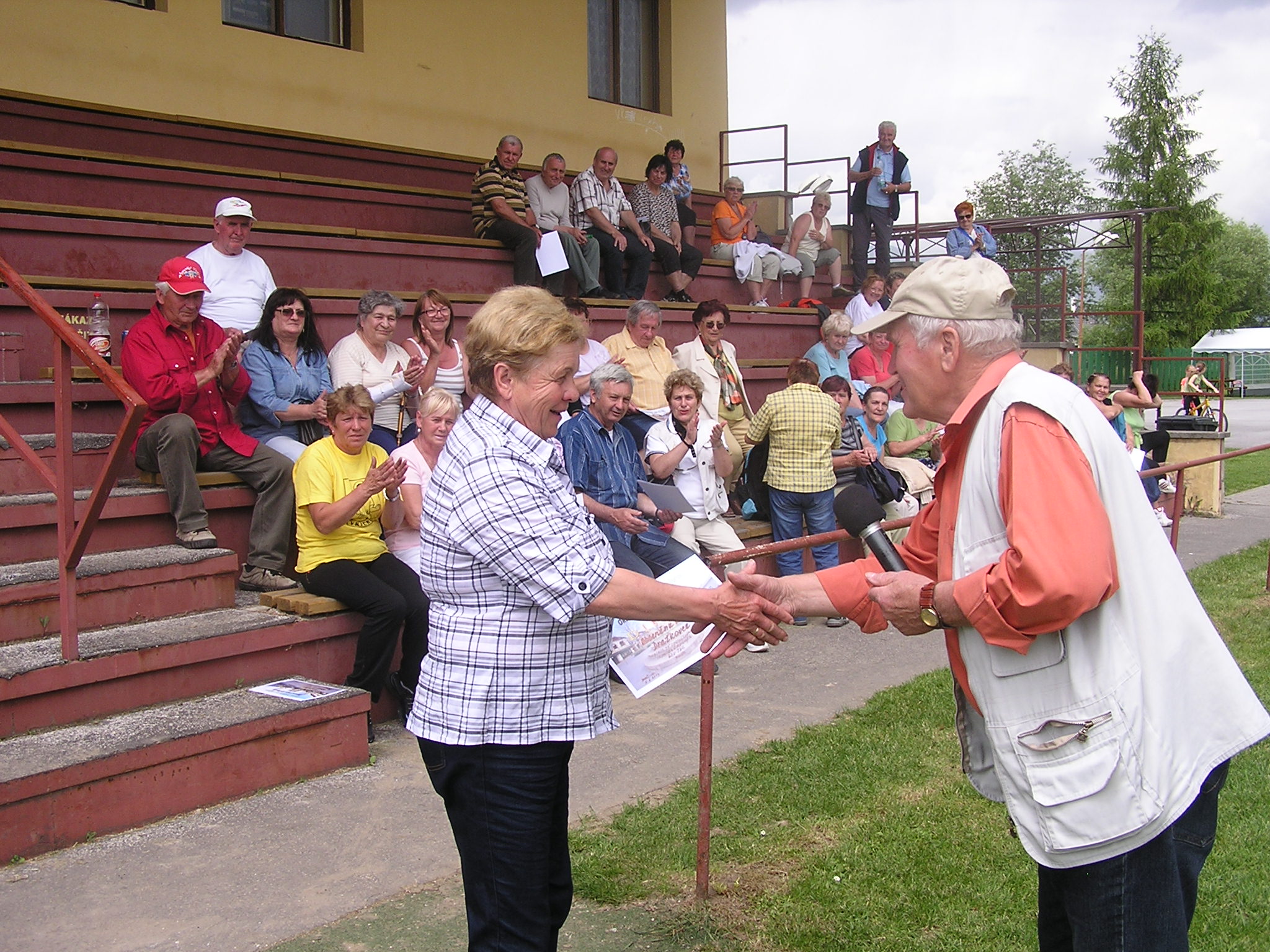 Okresné šport. hry seniorov, 8.6.2013, Dražkovce 089